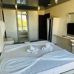 Paradadiso B 307 Two Bedroom Sea View アパート ネセバル